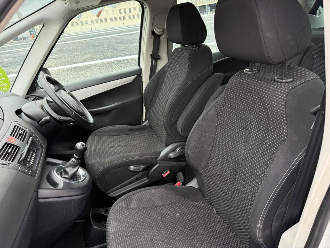 Citroen C4 Picasso — photo 18