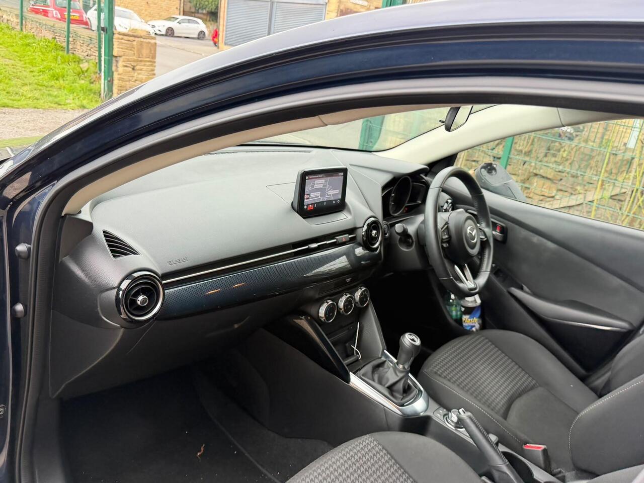 Mazda Mazda2 — photo 19