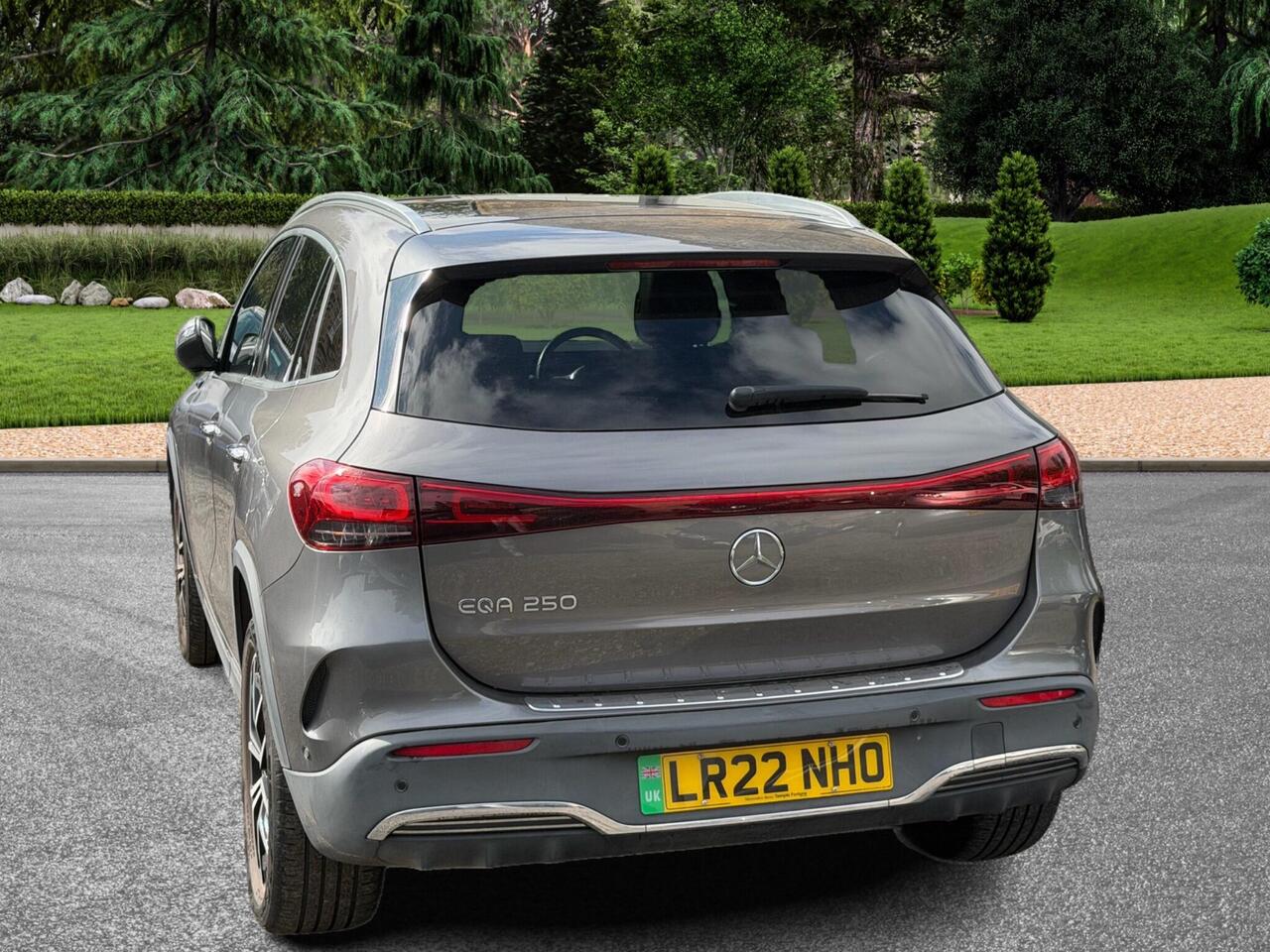 Mercedes-Benz EQA — photo 12
