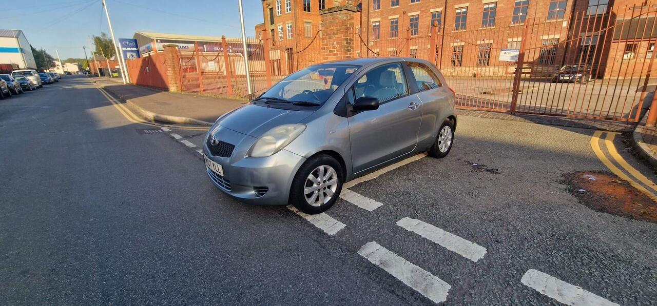 Toyota Yaris — photo 3