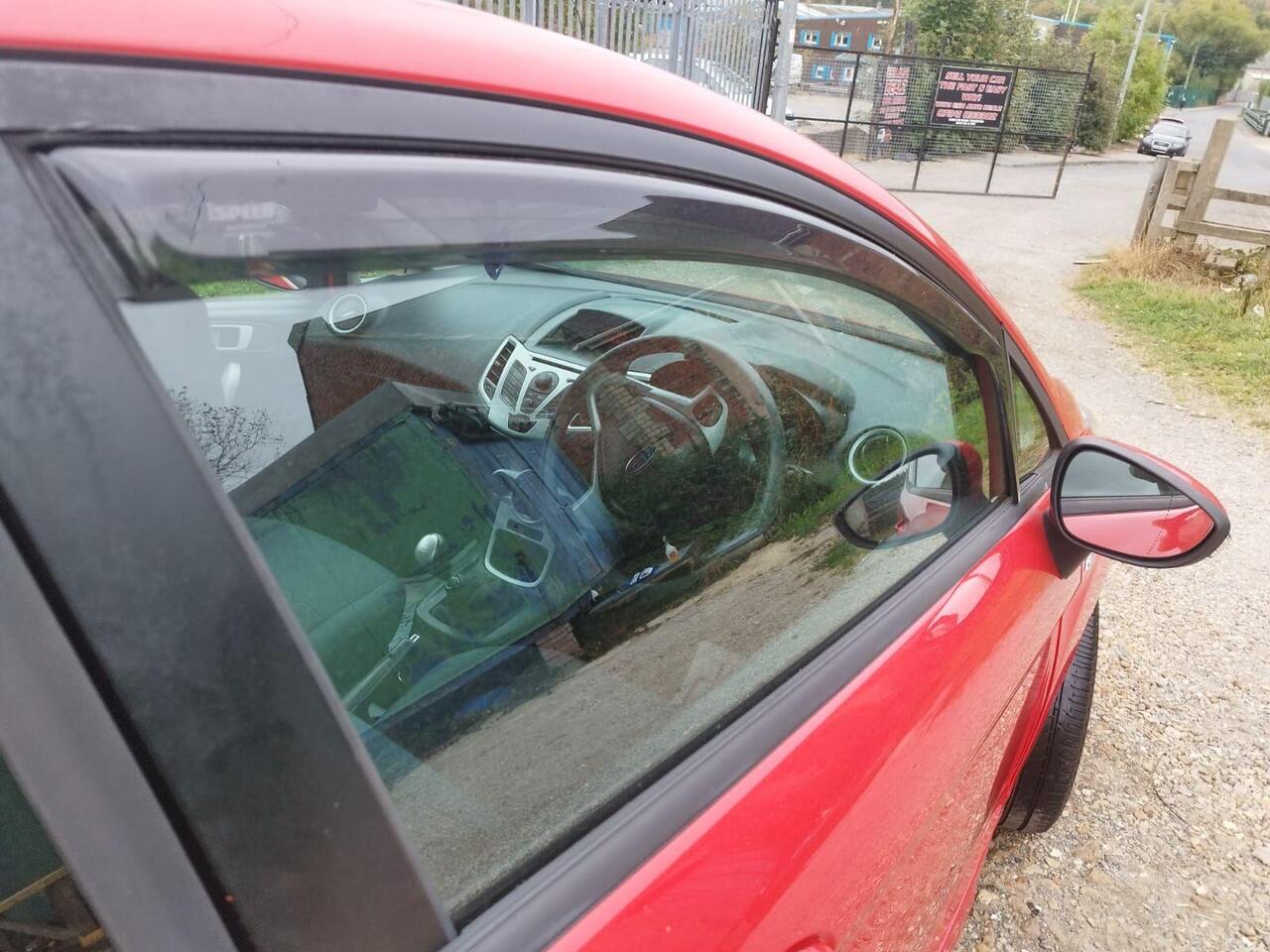 Ford Fiesta — photo 13
