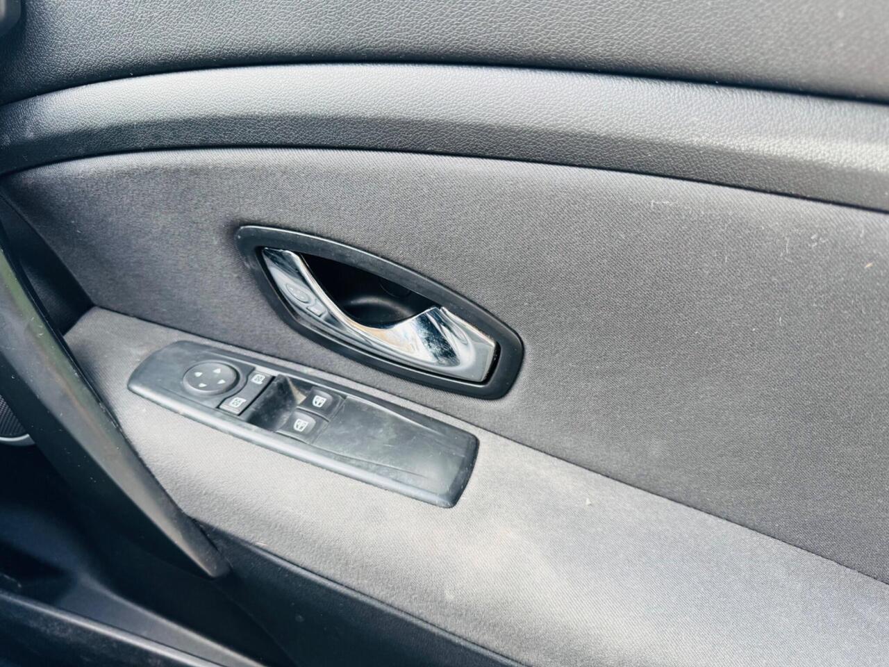 Renault Megane — photo 31