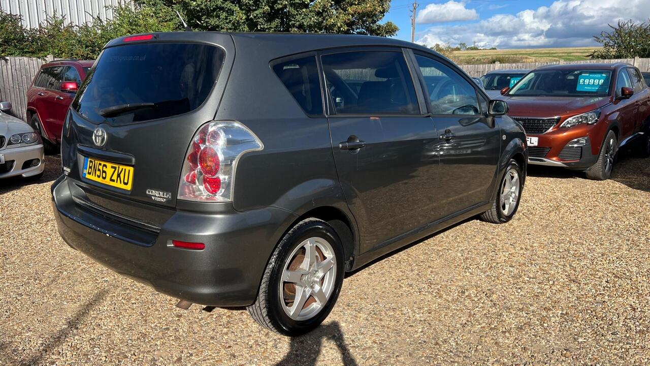 Toyota Corolla Verso — photo 13