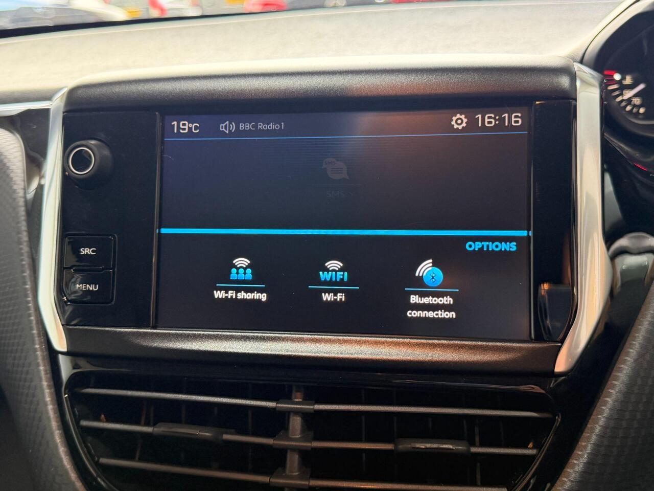 Peugeot 208 — photo 43