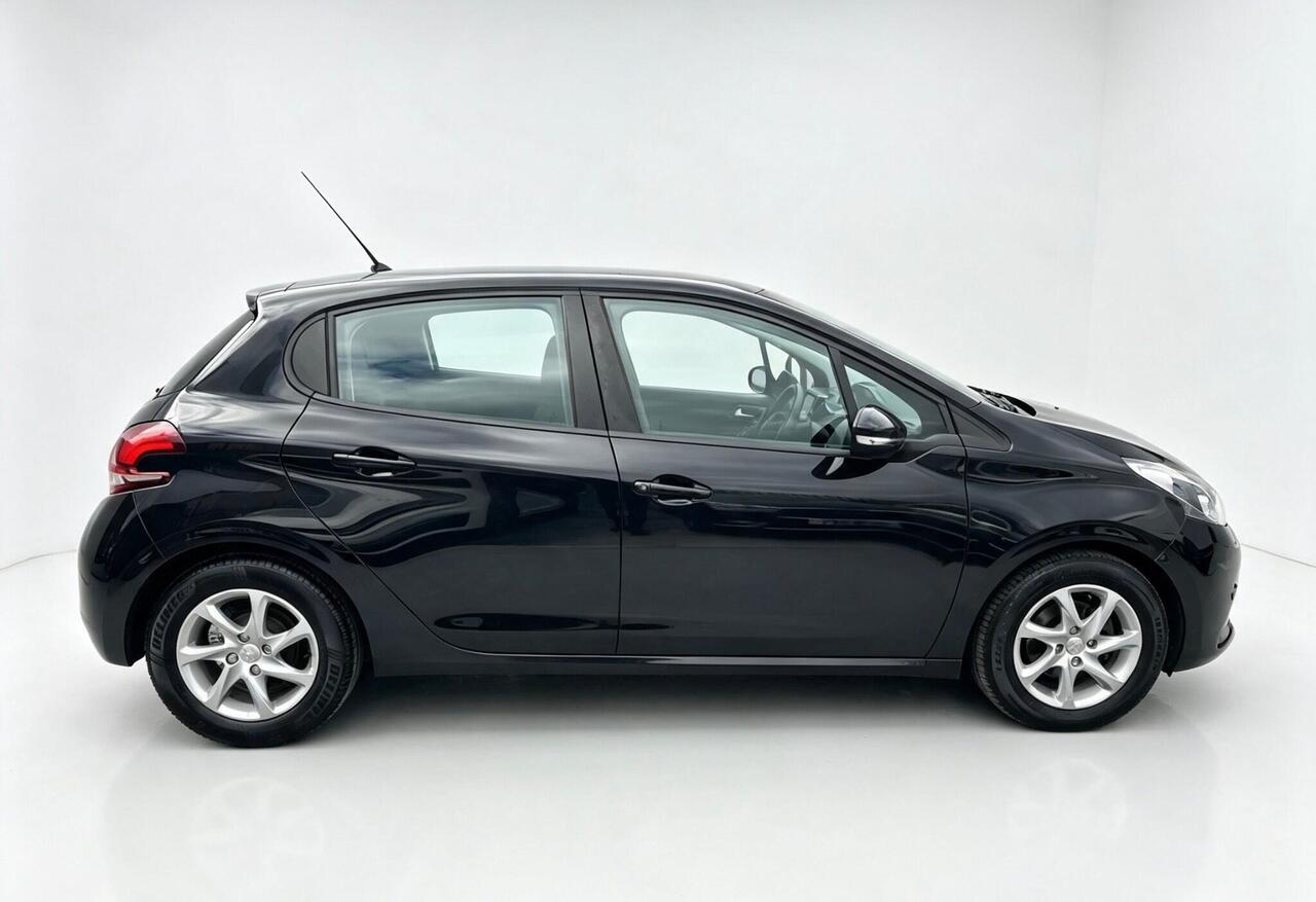 Peugeot 208 — photo 6