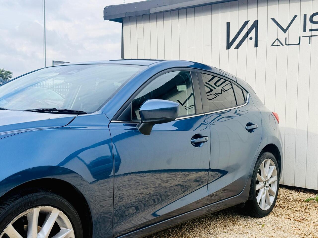 Mazda Mazda3 — photo 18