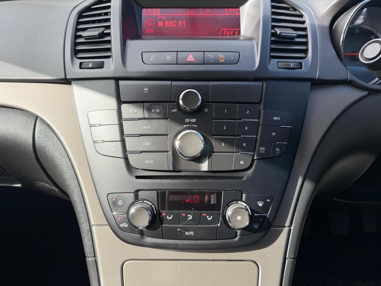 Vauxhall Insignia — photo 17