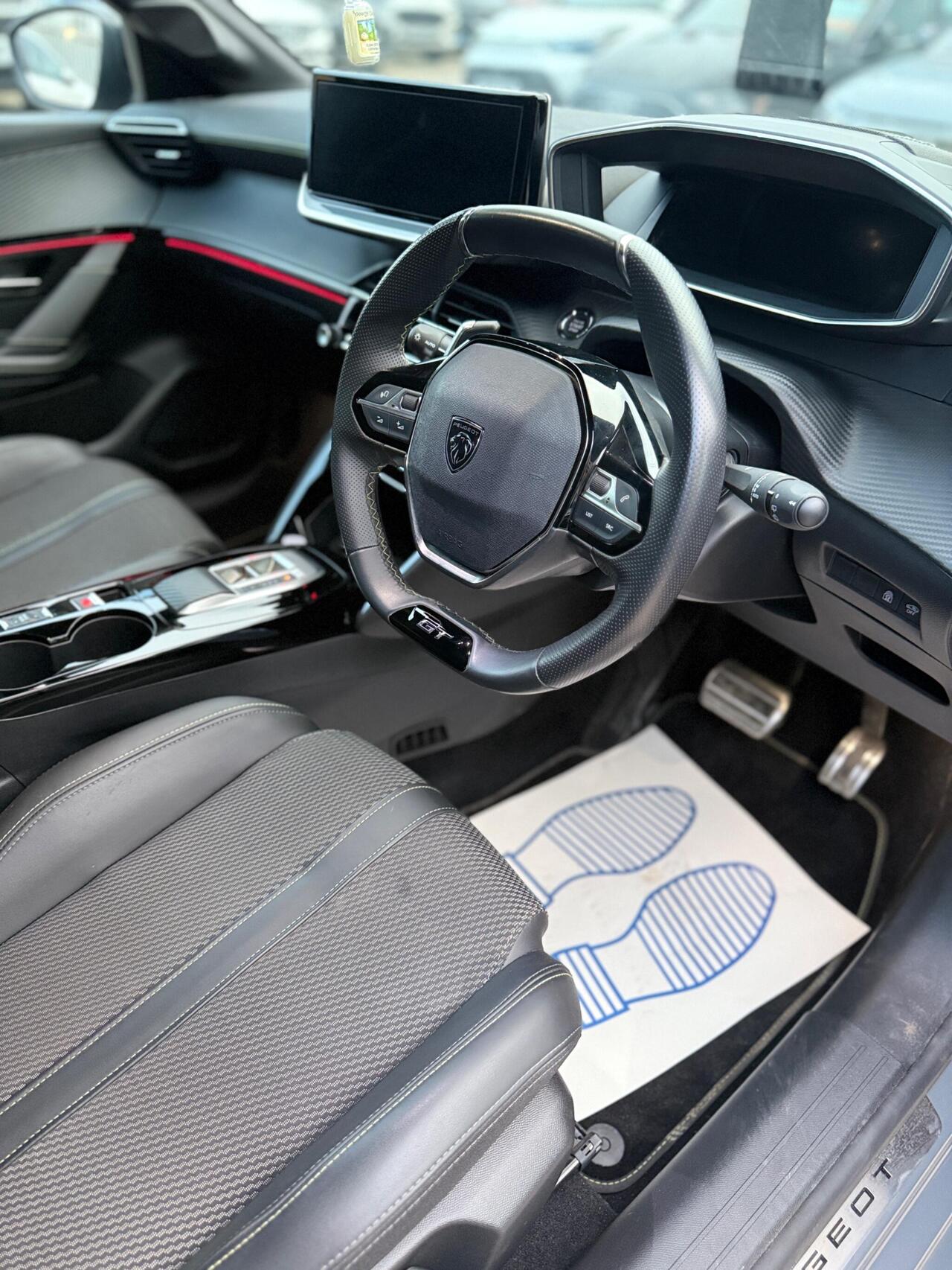 Peugeot 208 — photo 9