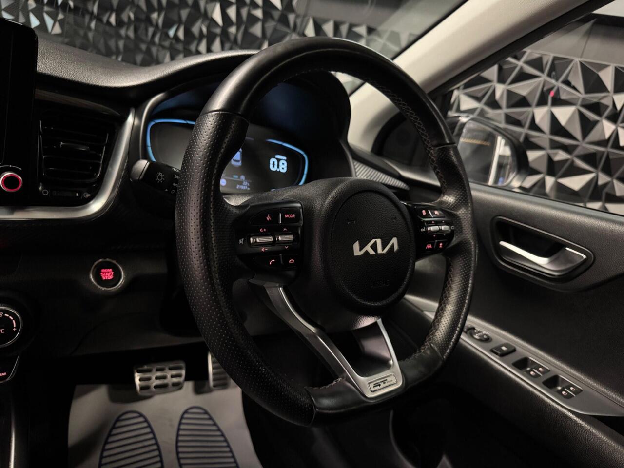 Kia Stonic — photo 24