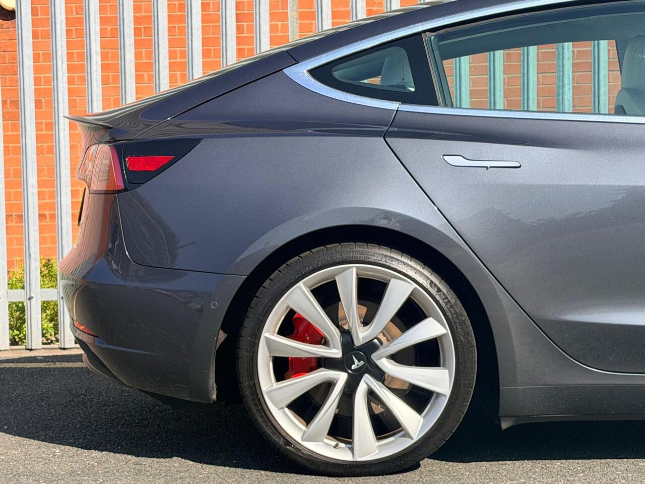 2019 Tesla Model 3 (Dual Motor) Performance Auto 4WDE 4dr (Performance Upgrade), photo 5