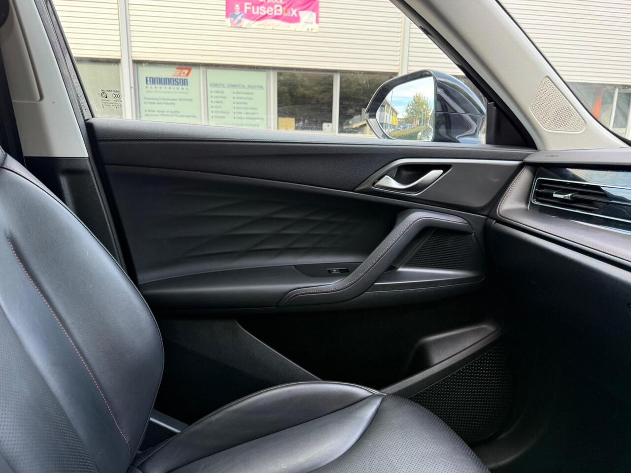 MG MG HS — photo 23
