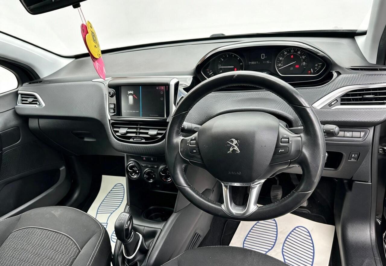 Peugeot 208 — photo 15