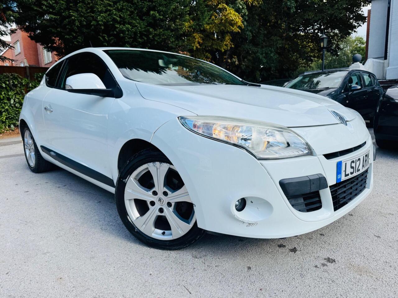 Renault Megane — photo 1