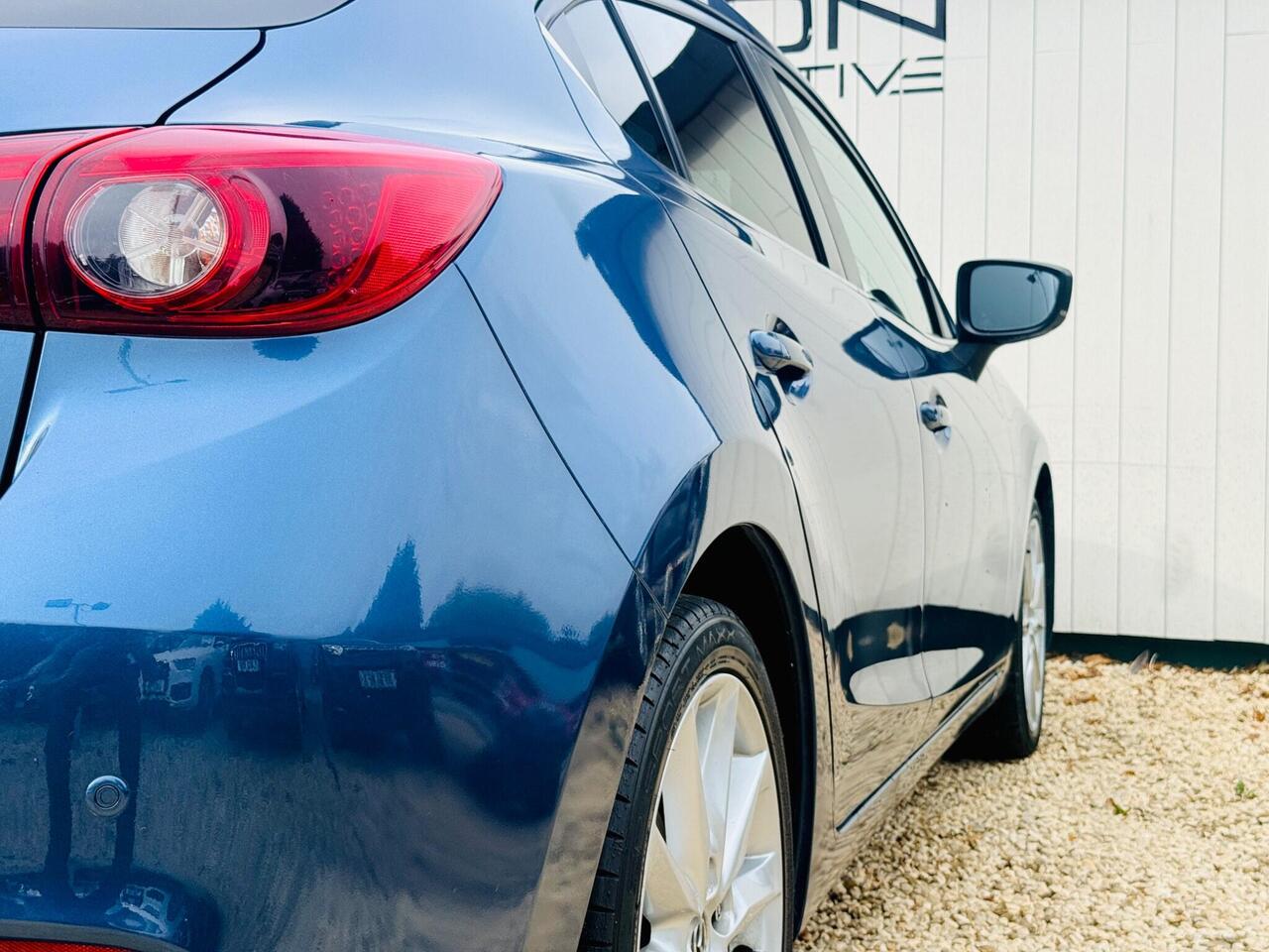 Mazda Mazda3 — photo 8