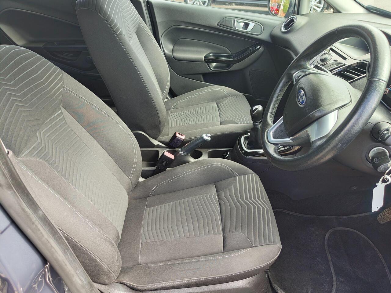 Ford Fiesta — photo 24