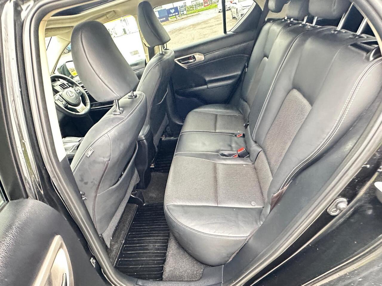 Lexus CT — photo 22