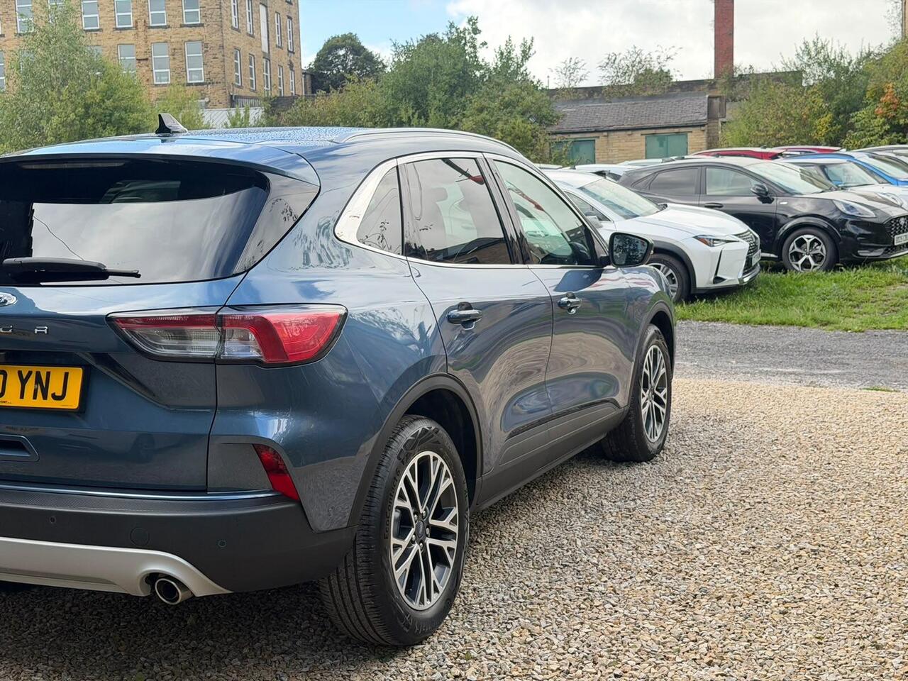 Ford Kuga — photo 64