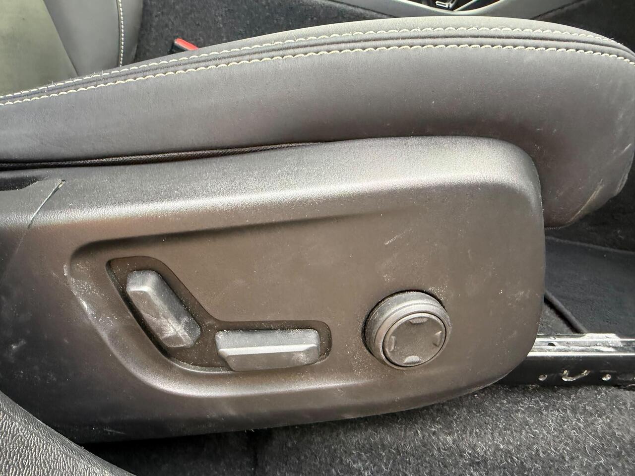 Volvo EX40 — photo 33