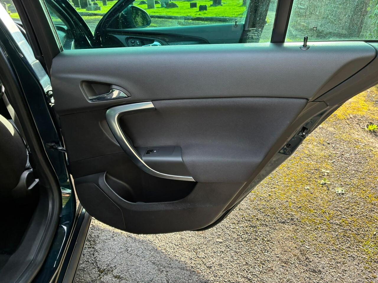 Vauxhall Insignia — photo 22