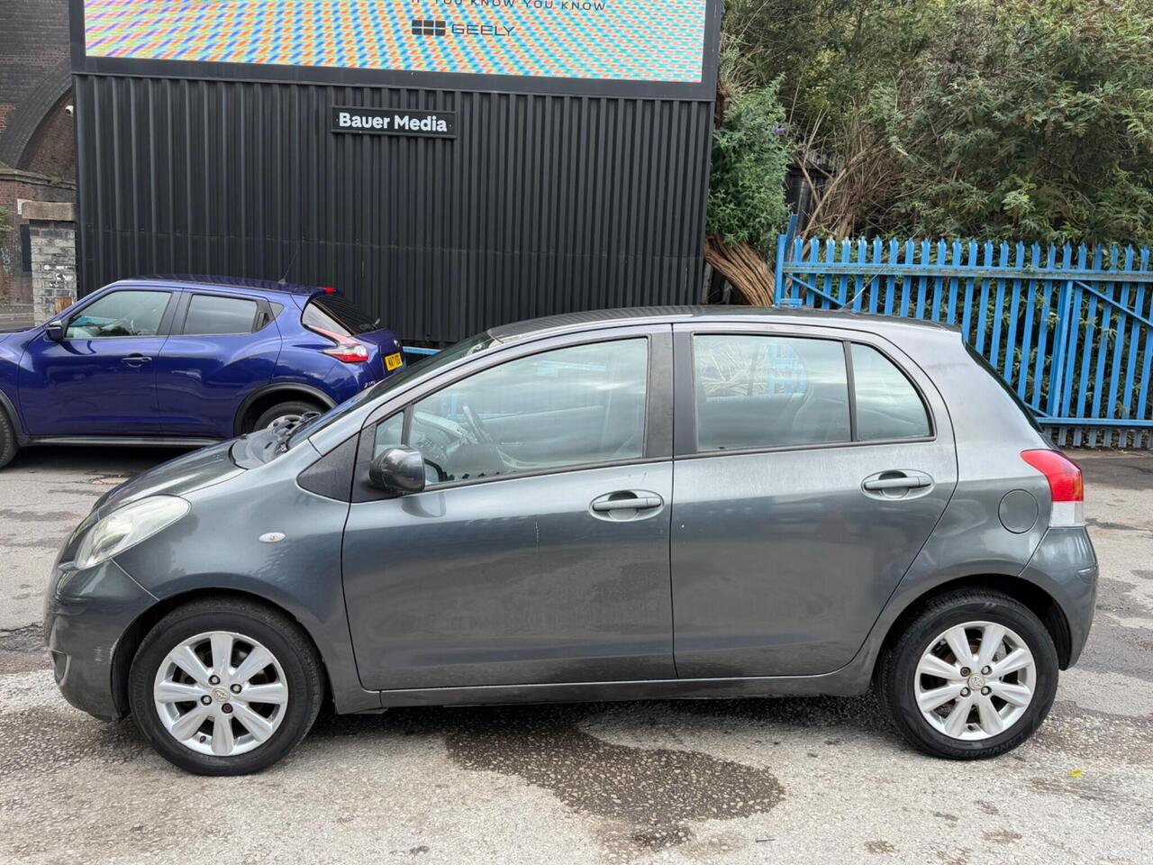 Toyota Yaris — photo 5