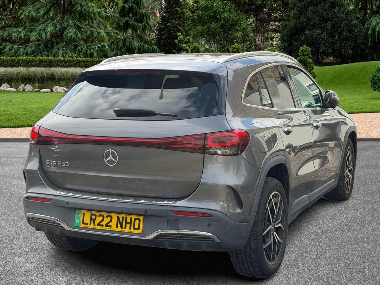 Mercedes-Benz EQA — photo 18