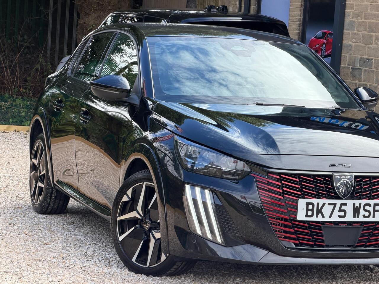 Peugeot 208 — photo 38