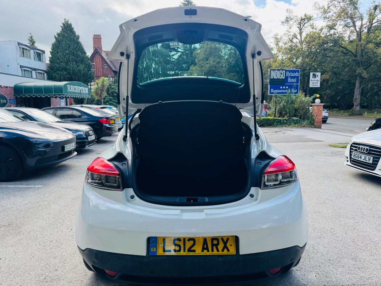 Renault Megane — photo 10