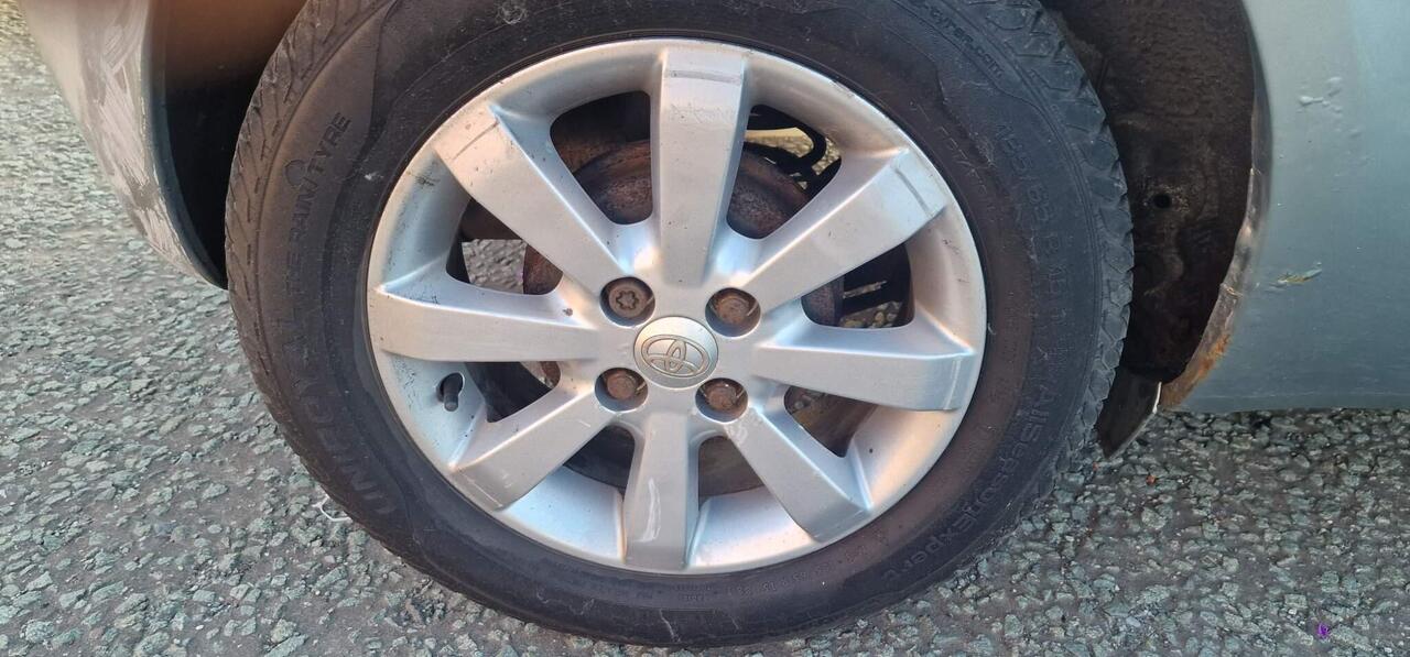 Toyota Yaris — photo 6