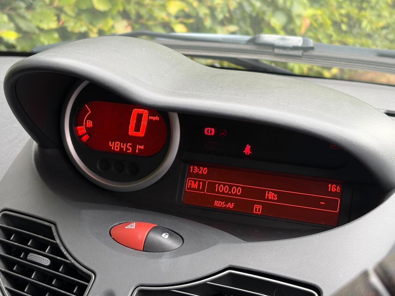 Renault Twingo — photo 18