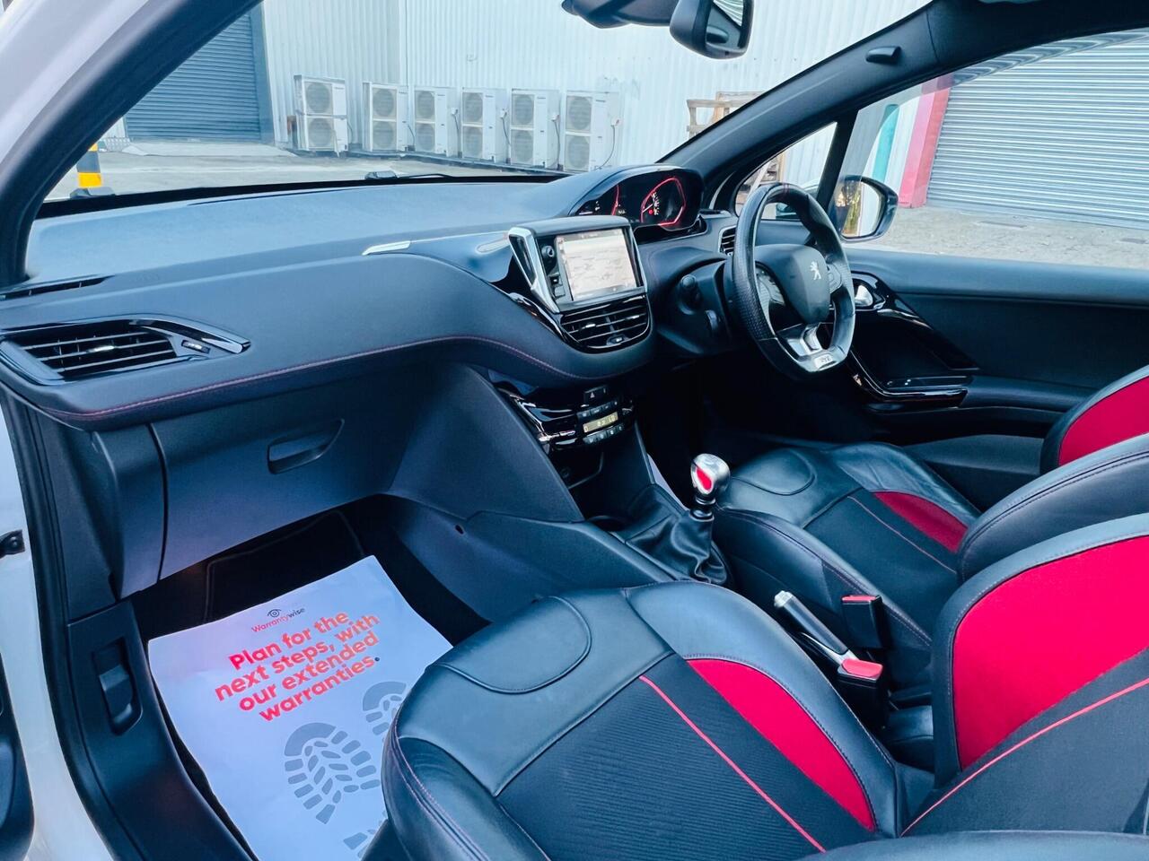 Peugeot 208 — photo 44