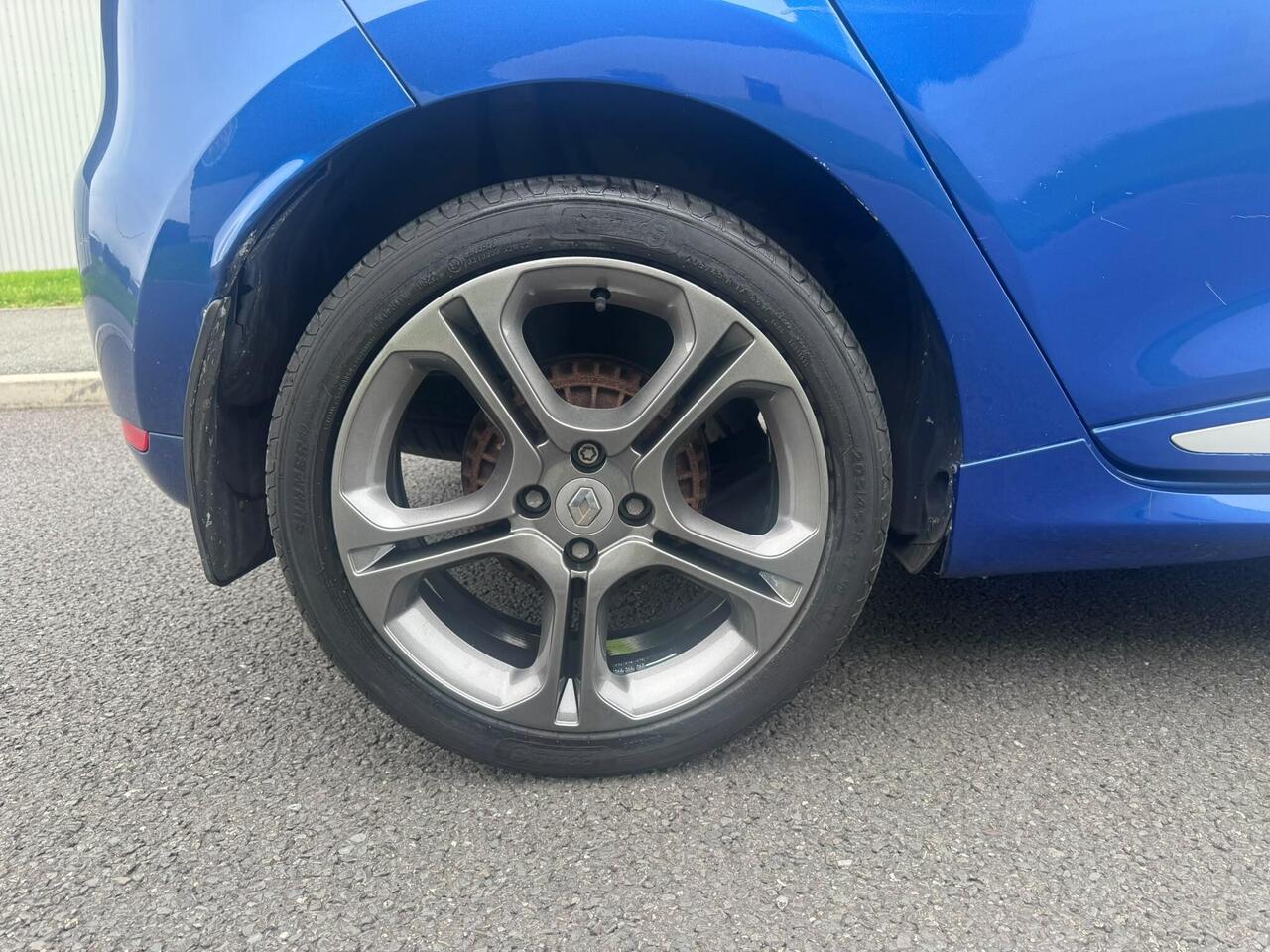 Renault Clio — photo 14