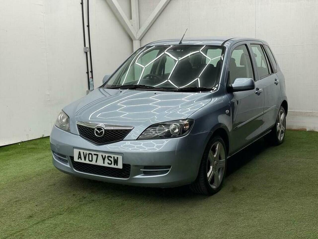 Mazda Mazda2 — photo 10