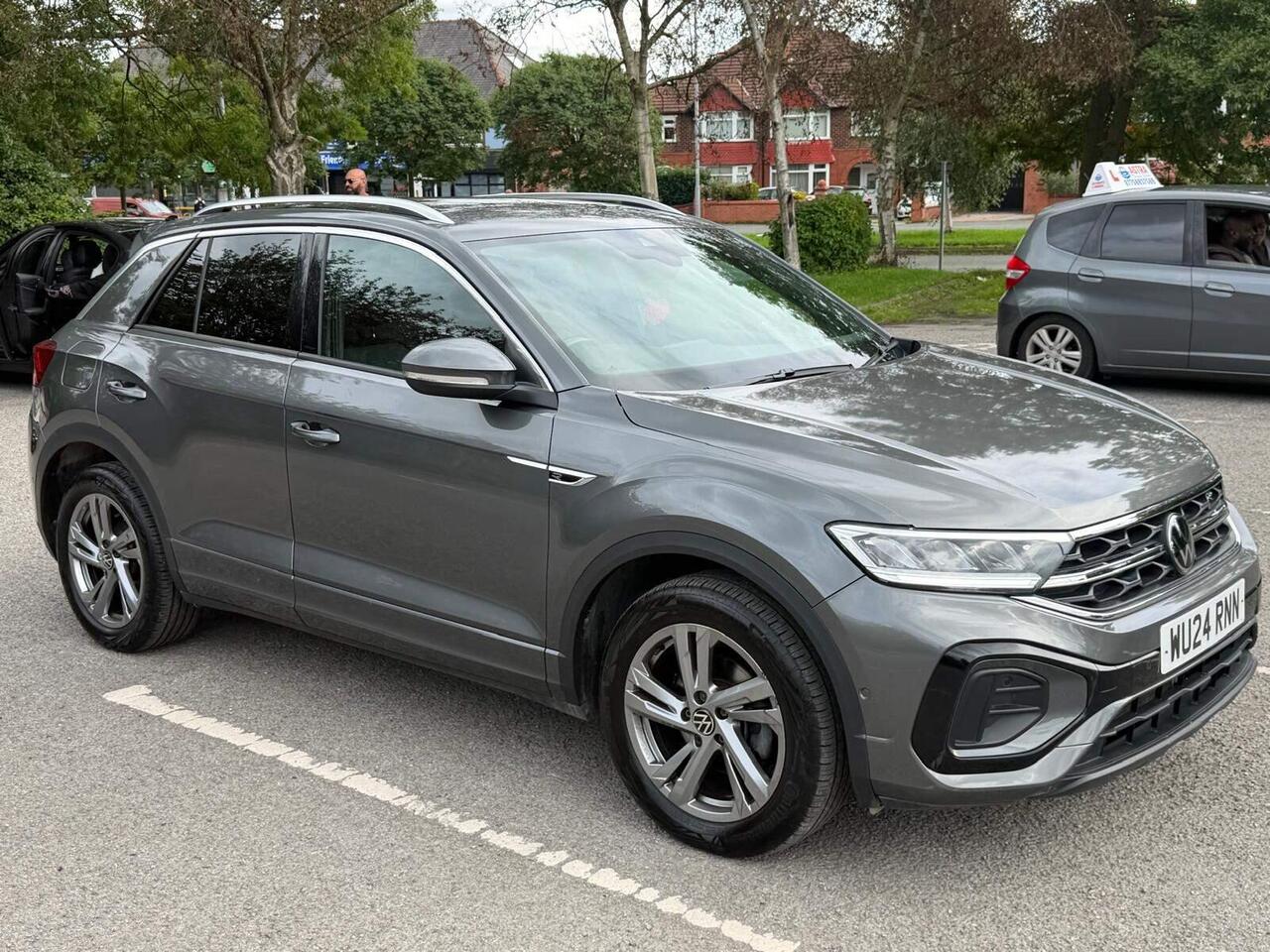 Volkswagen T-Roc — photo 2