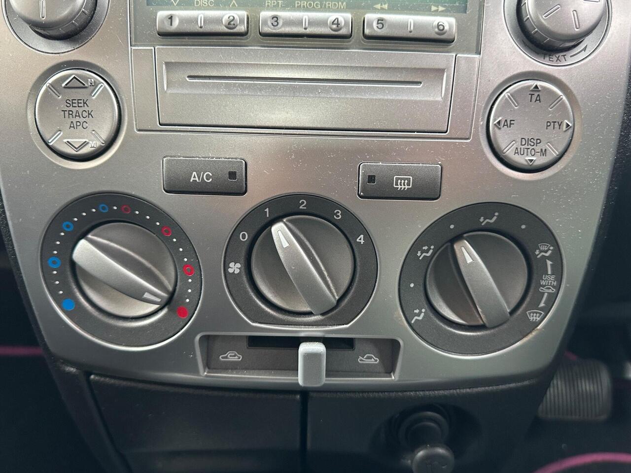 Mazda Mazda2 — photo 22