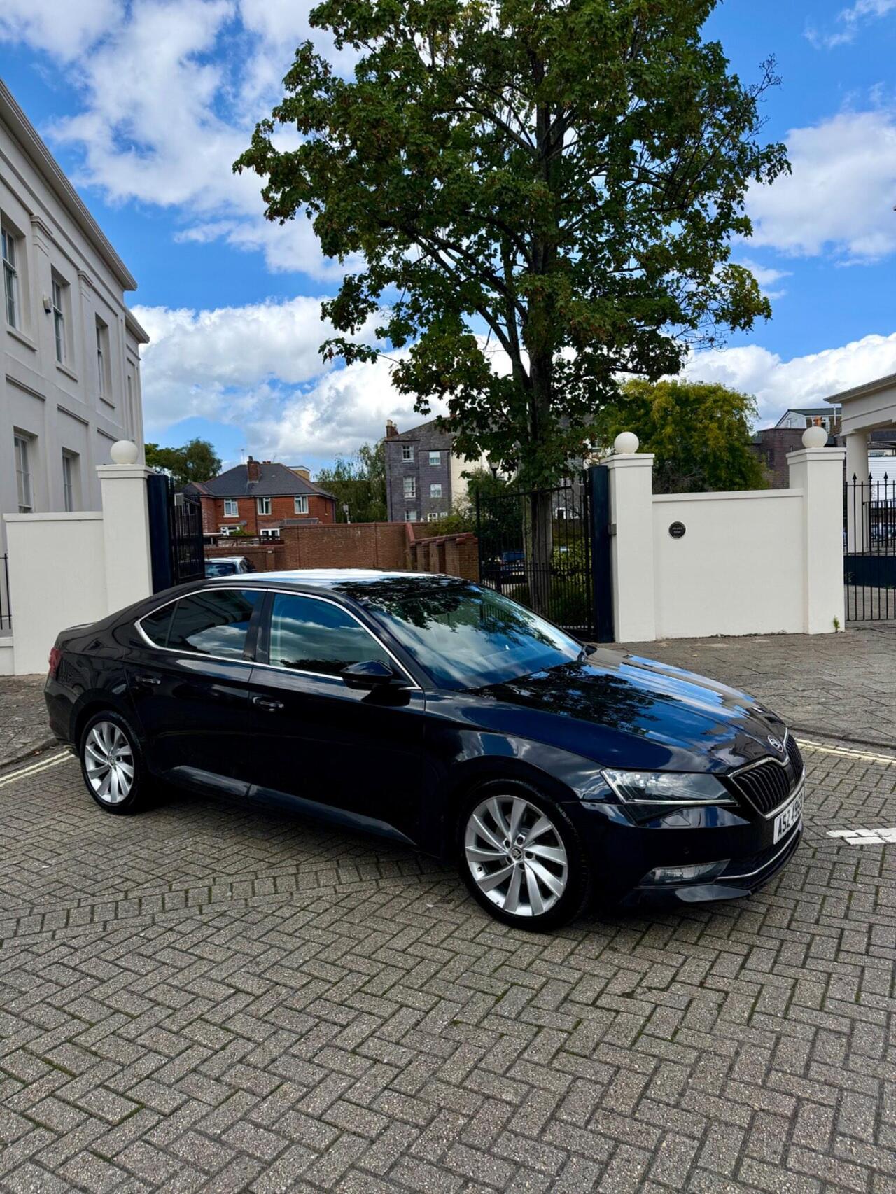 Skoda Superb — photo 1