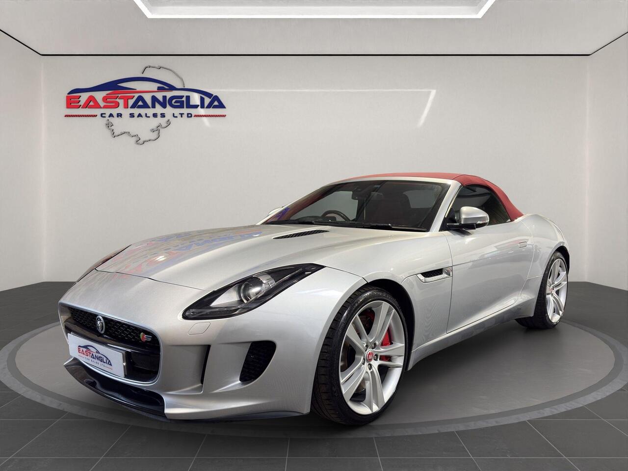 Jaguar F-Type — photo 1