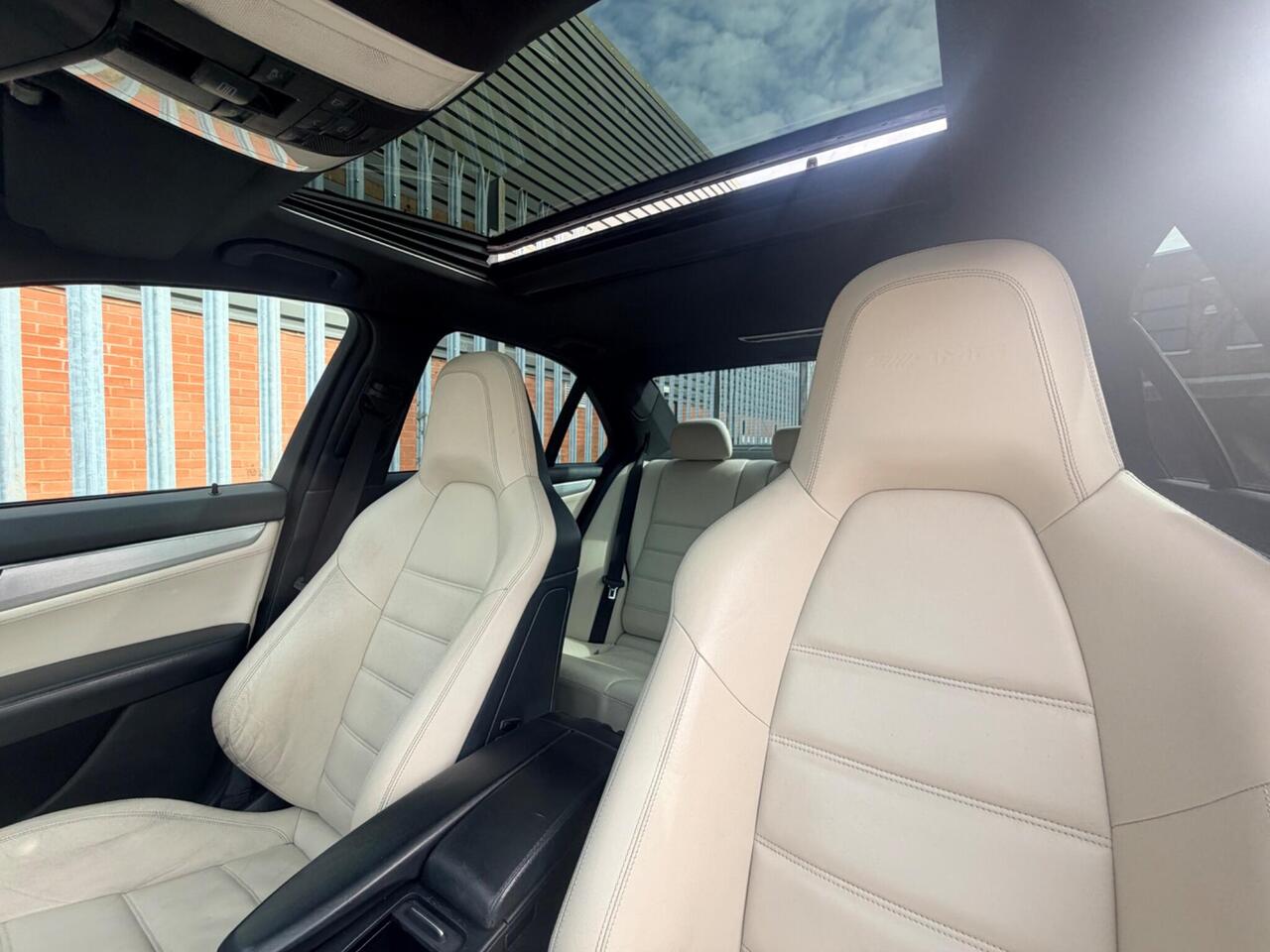 2013 Mercedes-Benz C Class 6.3 C63 V8 AMG SpdS MCT Euro 5 4dr, photo 19