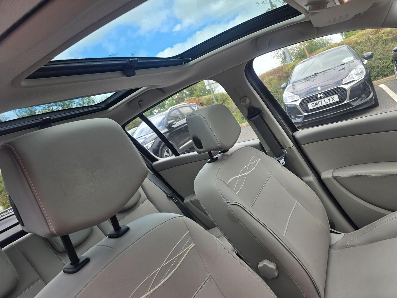 Renault Clio — photo 15