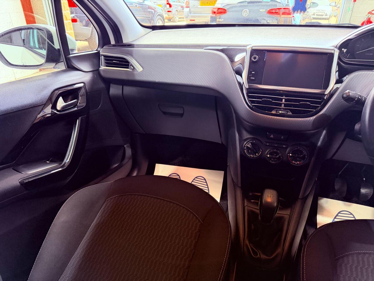 Peugeot 208 — photo 74