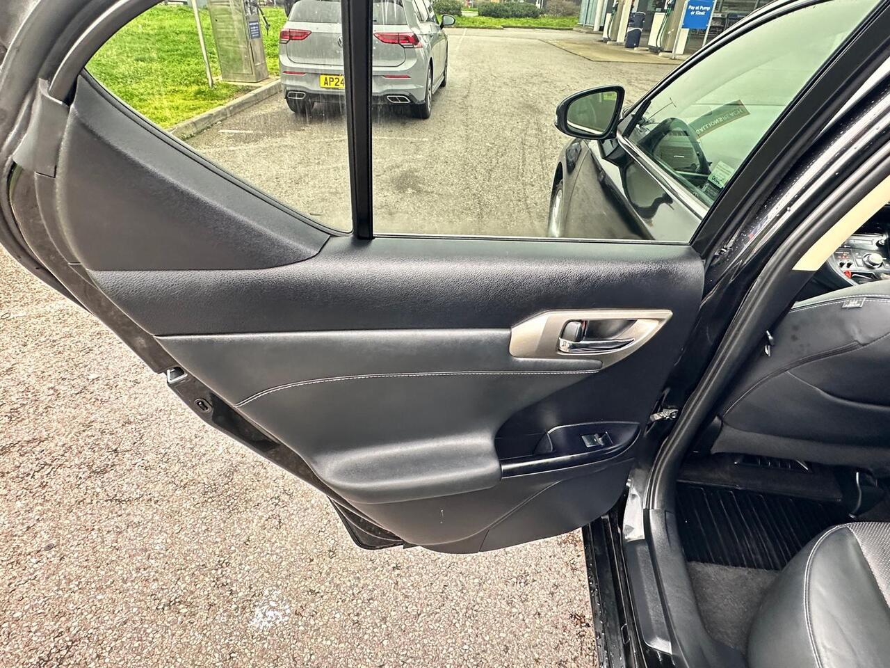Lexus CT — photo 33