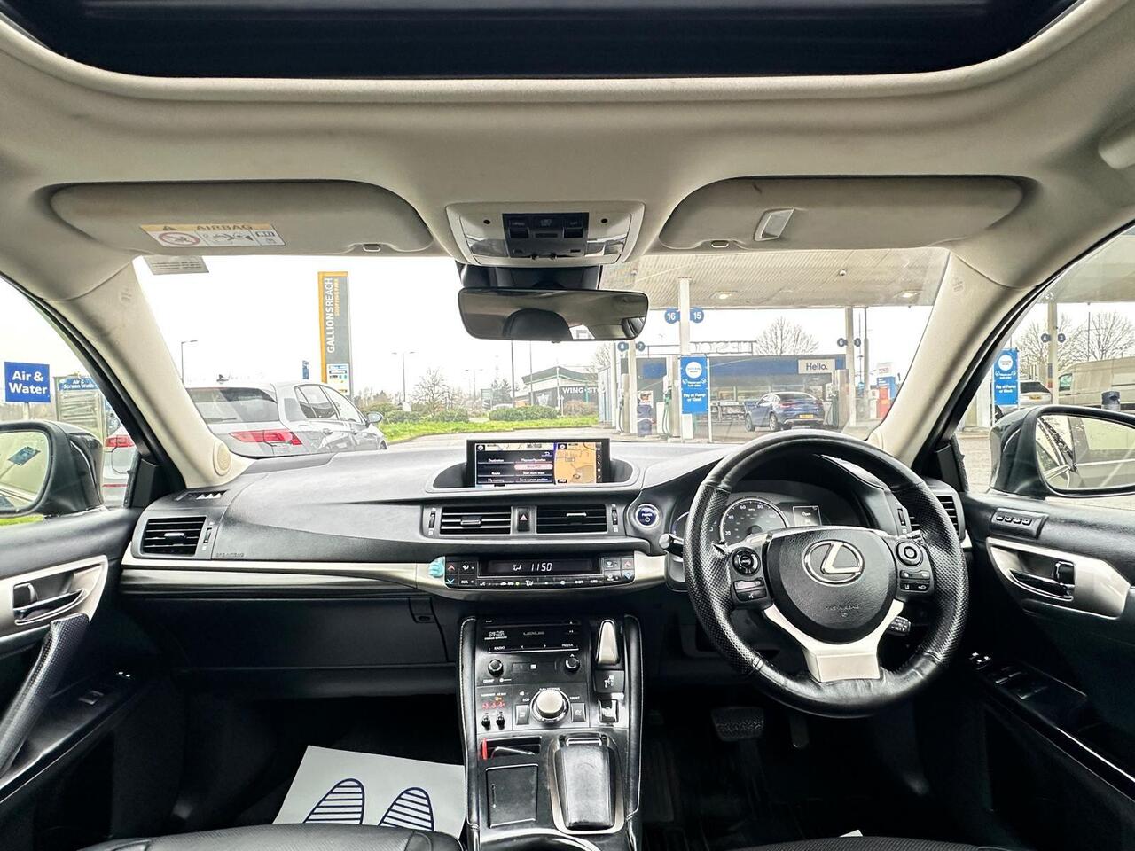 Lexus CT — photo 18