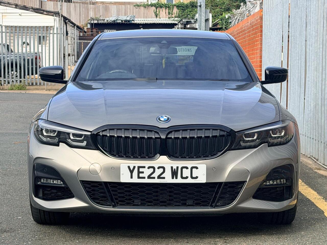 2022 BMW 3 Series 2.0 330e 12kWh M Sport Pro Edition Auto xDrive Euro 6 (s/s) 4dr, photo 4