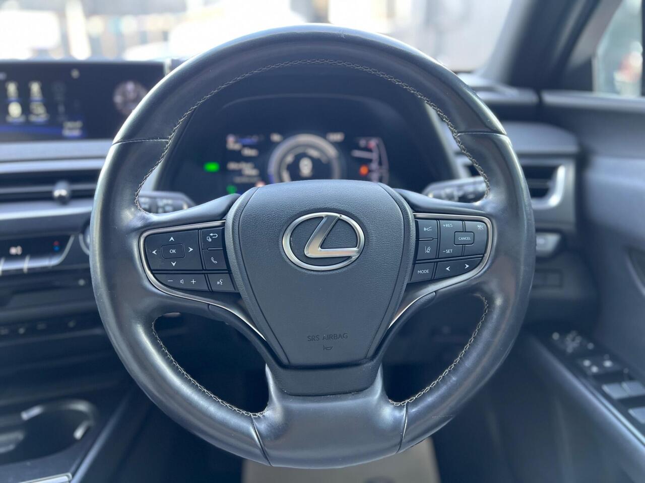 Lexus UX — photo 65