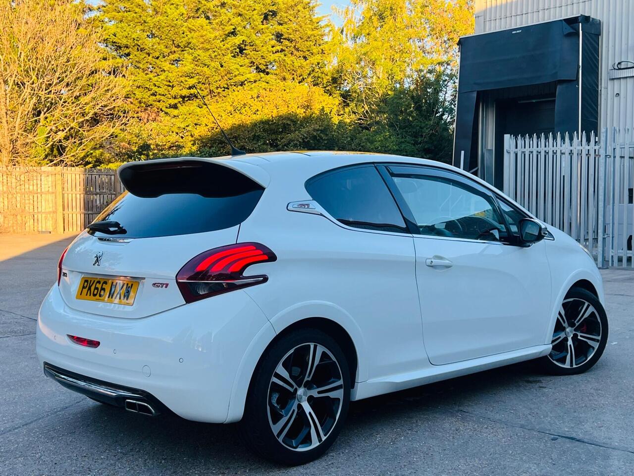 Peugeot 208 — photo 9
