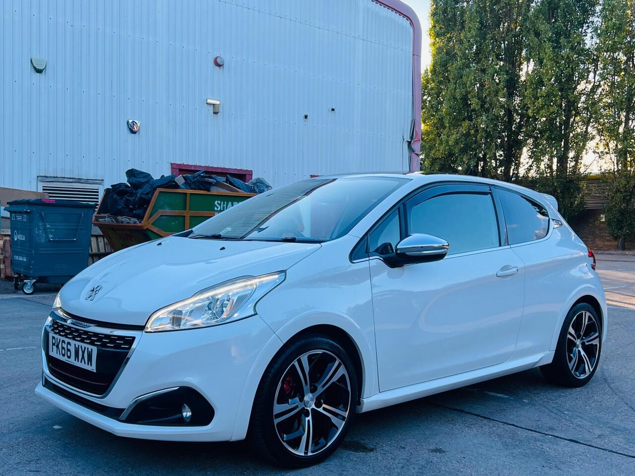 Peugeot 208 — photo 30