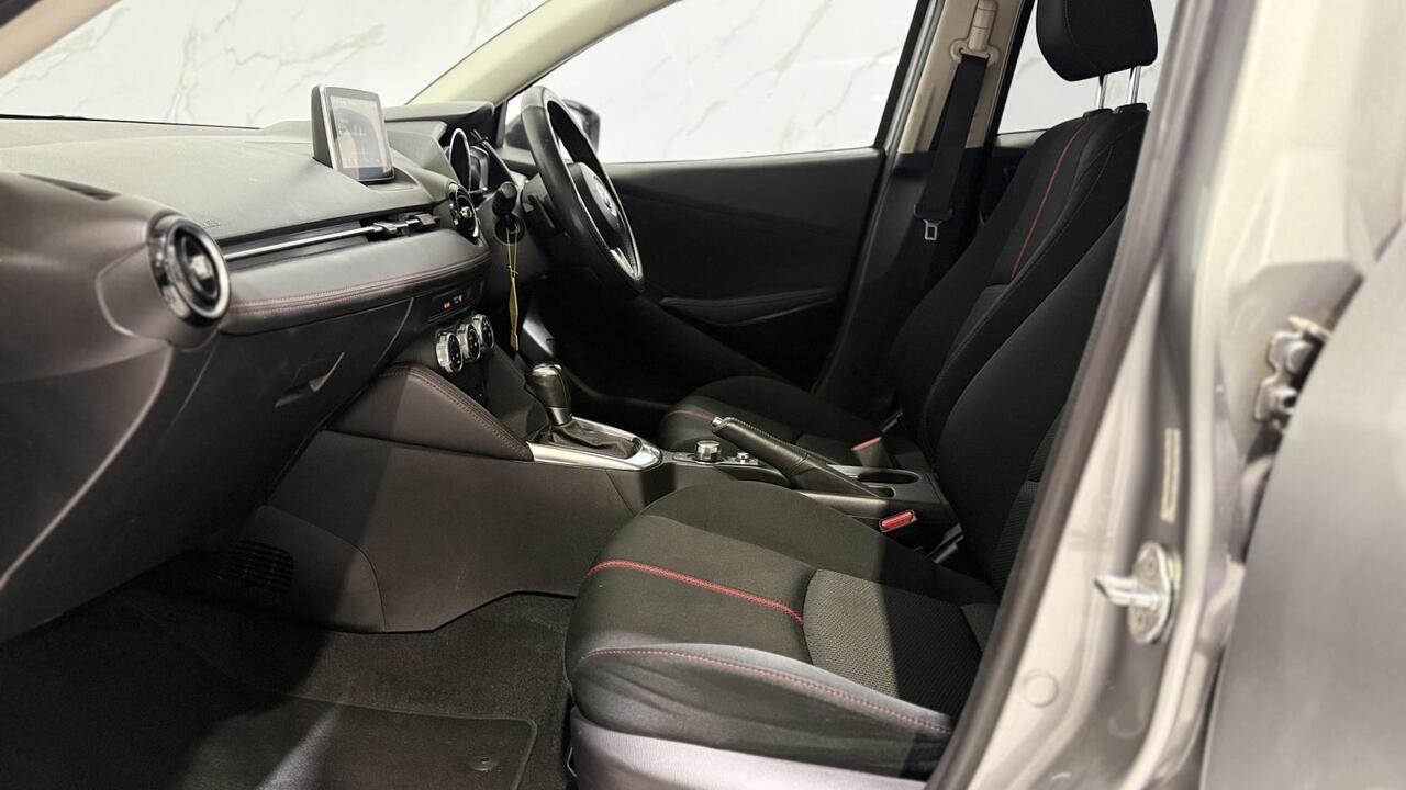Mazda Mazda2 — photo 8