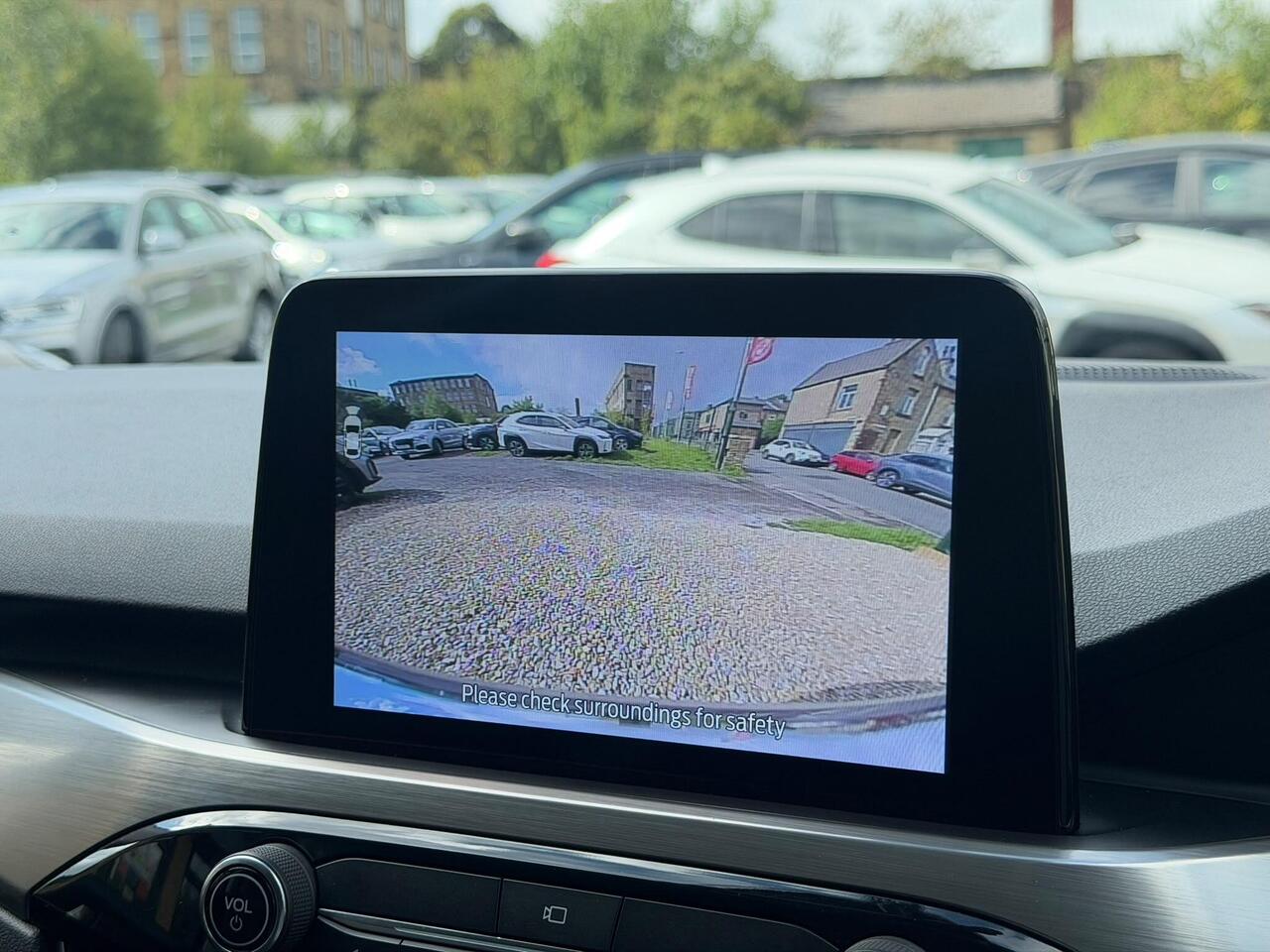 Ford Kuga — photo 17