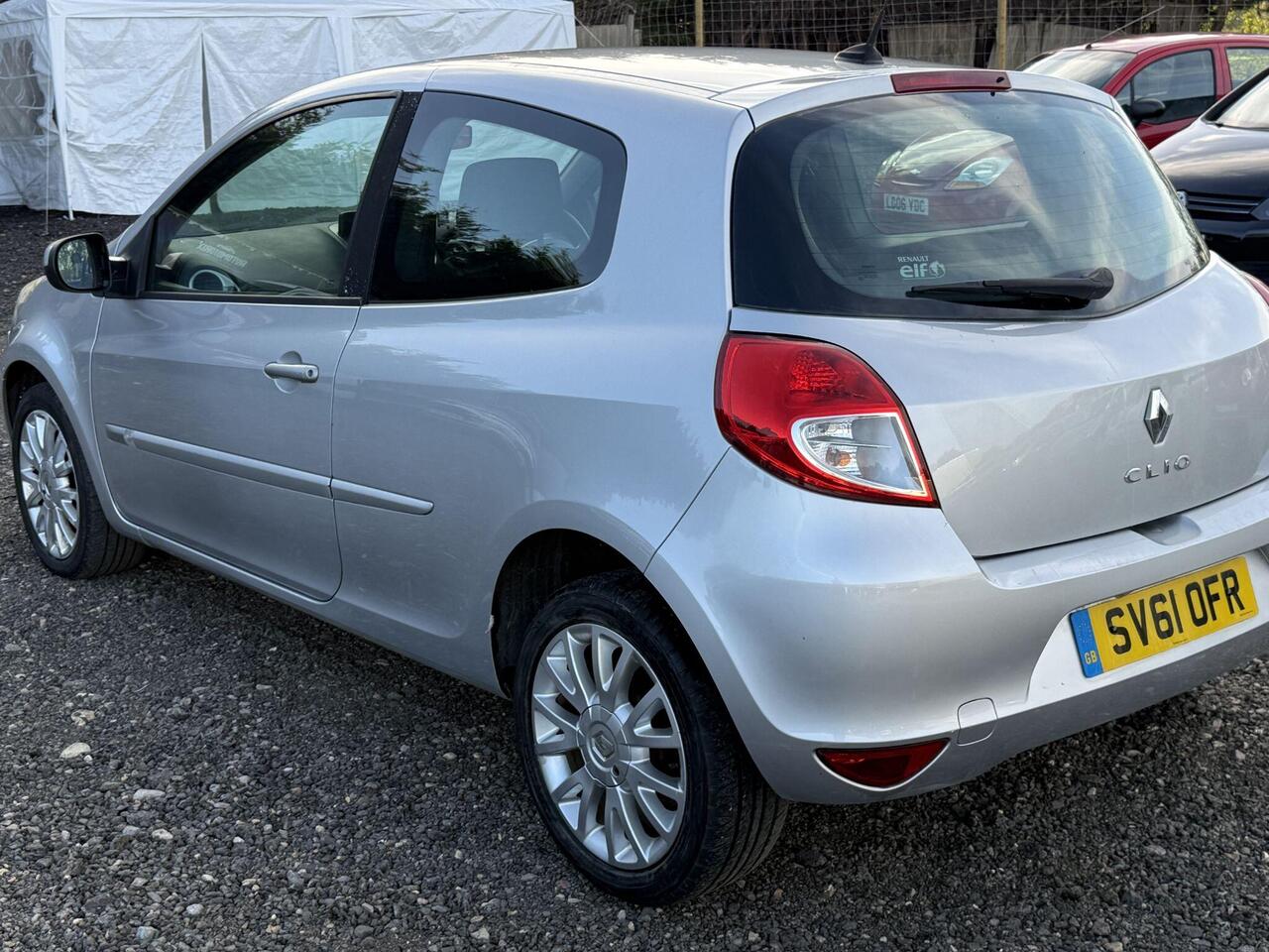 Renault Clio — photo 17