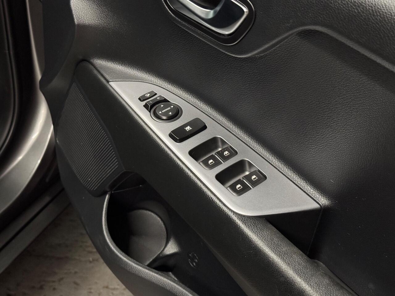 Kia Stonic — photo 26