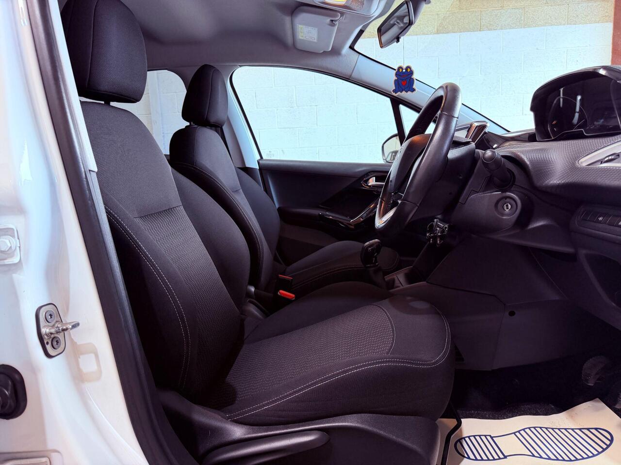 Peugeot 208 — photo 34